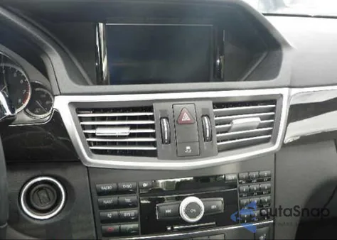 2010 Mercedes-Benz E350 z USA, uszkodzony, nr VIN WDDHF5GB1AA051997